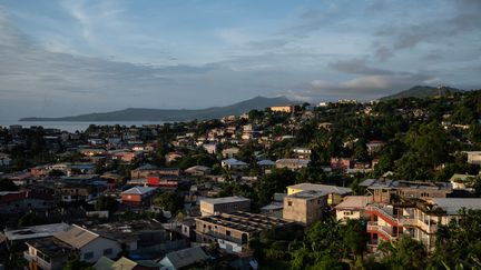 Vue sur le quartier Cavani a Mamoudzou à Mayotte (BASTIEN DOUDAINE / HANS LUCAS)