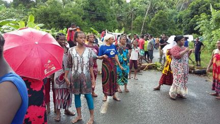 La commune de Bandrélé à Mayotte, à la pointe de la grève pour l'égalité réelle, le 6 avril 2016. (MAYOTTE 1ERE)