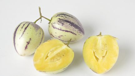 &nbsp; (Ce fruit à la saveur mixant le melon et la poire, riche en vitamine C, doit être récolté bien mûr © Maxppp)