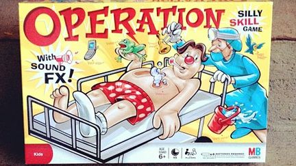 La bo&icirc;te du jeu Docteur Maboul ("Operation", en anglais). (LAURA LAFOND / FLICKR / CREATIVE COMMONS)