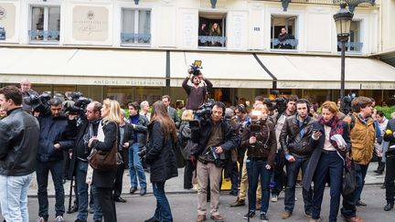 Prix Goncourt : l'attente des journalistes devant le restaurant Drouant (ici en 2012) où est annoncé le nom du lauréat.
 (Christophe Petit Tesson/MAXPPP)