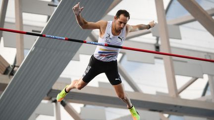 Renaud Lavillenie aux championnats de France en salle, le 21 février 2021 à Miramas. (CLEMENT MAHOUDEAU / AFP)