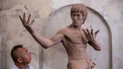 Une série d'animations et d'expositions sont organisées à Hong Kong pour célébrer le 50e anniversaire de la mort de Bruce Lee (ISAAC LAWRENCE / AFP)