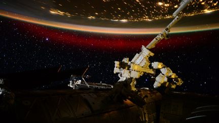 Photo de la Station spatiale internationale, le 22 juin 2015. (SCOTT KELLY / NASA / AFP)