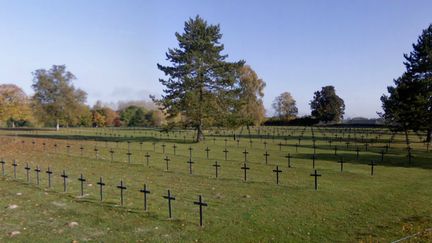 Le cimeti&egrave;re de Saint-Etienne-&agrave;-Arnes (Ardennes), o&ugrave; a eu lieu la profanation. (CAPTURE GOOGLEMAPS / FTVI)