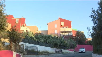 Dans le quartier de La Paternelle, à Marseille (Bouches-du-Rhône), le travail de la police a permis de chasser les trafiquants de drogue. Désormais, le quartier respire. Reportage. (franceinfo)