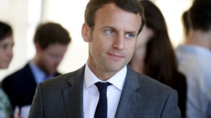 Emmanuel Macron, ministre de l'Economie, arrive à une conférence de presse à Bercy, le 20 juillet 2016. (ERIC PIERMONT / AFP)