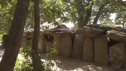 Contes et légendes : le mystère des dolmens de la Roche-aux-Fées