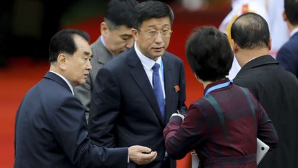 L'émissaire spécial nord-coréen pour les Etats-Unis, Kim Hyok-chol, à la gare de Dong Dang (Vietnam), le 26 février 2019, avant l'arrivée de&nbsp;Kim Jong-un&nbsp;pour le second sommet avec Donald Trump. (MINH HOANG/AP/SIPA)