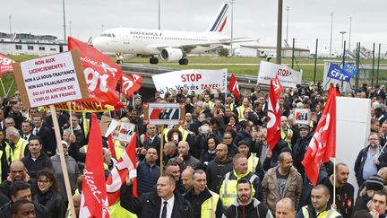 &nbsp; (Illustration : manifestation des salariés d'Air France le 5 octobre dernier © REUTERS - Jacky Naegelen)