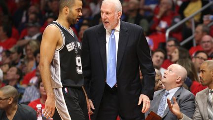 Gregg Popovich et Tony Parker (STEPHEN DUNN / GETTY IMAGES NORTH AMERICA)