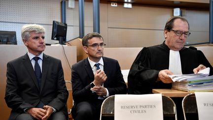 Le directeur des ressources humaines d'Air France lors du procès de la "chemise arrachée" au tribunal de Bobigny (Seine-Saint-Denis), le 27 septembre 2016. (PHILIPPE LOPEZ / AFP)