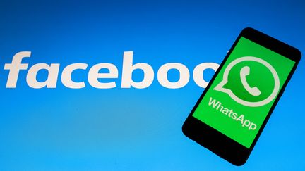 L'application WhatsApp a été rachetée par Facebook en 2014, pour 19 milliards de dollars. (MAHMUT SERDAR ALAKUS / ANADOLU AGENCY / AFP)