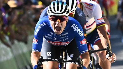 Jasper Philipsen (Alpecin-Deceuninck), sur la 15e étape du Tour de France entre Rodez et Carcassonne, le 17 juillet 2022. (ANNE-CHRISTINE POUJOULAT / AFP)