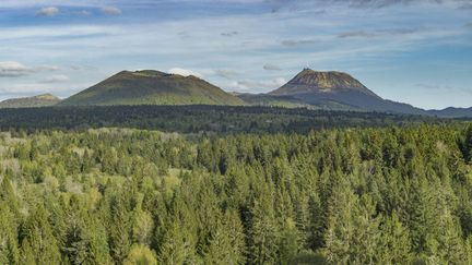 La chaîne des Puits, en Auvergne (avril 2018)
 (Francis Cormon / hemis.fr / Hemis / AFP)