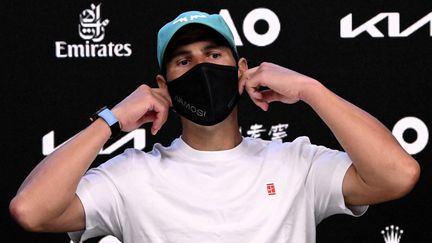 Le joueur de tennis Rafael Nadal lors d'une conférence de presse à Melbourne, en Australie, le 15 janvier 2022. (MORGAN HANCOCK / TENNIS AUSTRALIA / AFP)