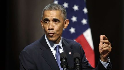 Barack Obama lors d'une r&eacute;union publique sur l'&eacute;conomie,&nbsp;&agrave; l'universit&eacute; de&nbsp;Northwestern, &agrave; Evanton (Illinois), le 2 octobre 2014. (NAM Y. HUH / AP / SIPA)