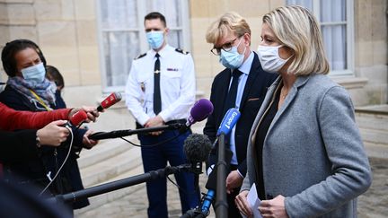 Laz ministre de la Transition écologique, Barbara Pompili, et Marc Fesneau, ministre délégué chargé des Relations avec le Parlement, le 30 septembre 2020. (CHRISTOPHE ARCHAMBAULT / AFP)