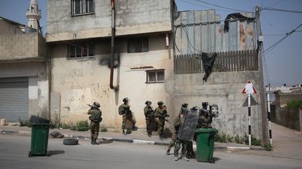 Une intervention des forces israéliennes en Palestine, le 30 avril 2022. (ISSAM RIMAWI / ANADOLU AGENCY / AFP)