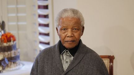 Nelson Mandela le 18 juillet 2012 &agrave; Qunu, dans la province du Cap (Afrique du Sud).&nbsp; (SIPHIWE SIBEKO / REUTERS)