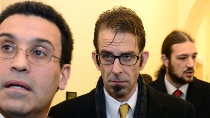 Randy Blythe de Lamb of God (au centre) à son arrivée au tribunal municipal de Prague, le 4 février 2013.
 (Roman Vondrous/AP/SIPA)