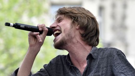 L'artiste Naaman en concert lors du "Printemps solidaire", le 16 avril 2017
 (ALAIN JOCARD / AFP)