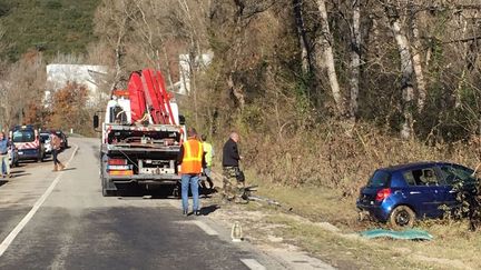 Au lendemain de violentes intempéries dans le Sud-Est, une voiture a été retrouvée dans une rivière, dans les Alpes-de-Haute-Provence. (V. BOUVIER / FRANCE 3)