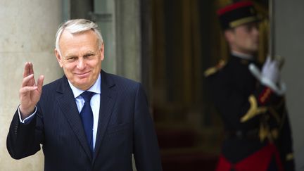 Le Premier ministre, Jean-Marc Ayrault, &agrave; sa sortie de l'Elys&eacute;e, le 17 mai 2012 &agrave; Paris. (LIONEL BONAVENTURE / AFP)