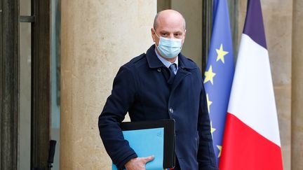 Le ministre français de l'Education, de la Jeunesse et des Sports, Jean-Michel Blanquer, quitte le palais présidentiel de l'Élysée, le 27 janvier 2021 à Paris. (LUDOVIC MARIN / AFP)