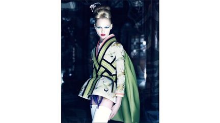 Ensemble KO-KO-SAN, collection haute couture printemps-été 2007
 (Patrick Demarchelier)