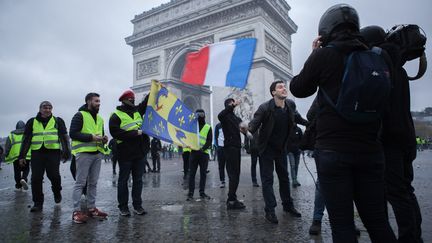 "Gilets jaunes" : pourquoi une telle défiance envers les médias ?