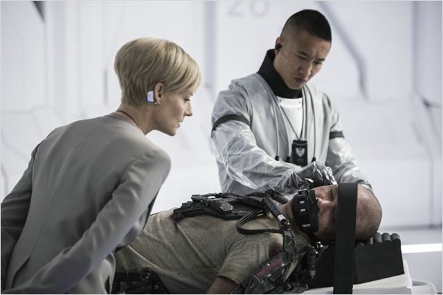 Jodie Foster neutralise Matt Damon dans "Elysium" de Neill Blomkamp 
 (Sony Pictures Releasing )