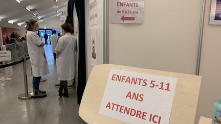 Un centre&nbsp;de vaccination accueillant des enfants à Rouen (illustration). (RADIO FRANCE)