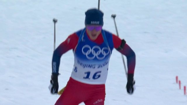 Médaillé de bronze sur l'individuelle, Johannes Boe a dominé le sprint de ces Jeux olympiques de Pékin 2022 en biathlon. Malgré une faute sur son tir debout, le Norvégien devance Quentin Fillon Maillet de 25", pour décrocher sa deuxième médaille d'or de ces Jeux, après le relais mixte.