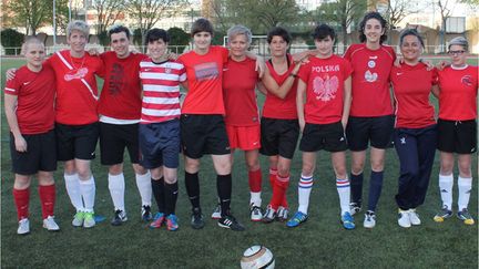 &nbsp; (L'équipe de football féminin "Les Dégommeuses" rassemble des joueuses lesbiennes qui affrontent régulièrement des préjugés machistes. © Janos Kaldi)