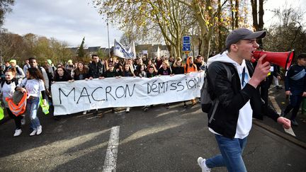 Une manifestation lycéenne en Eure-et-Loire, lundi 3 décembre. (QUENTIN REIX / MAXPPP)