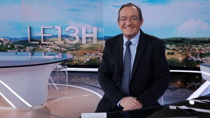 Jean-Pierre Pernaut dans le plateau du 13h de TF1, le 12 novembre 2018 (photo d'illustration). (OLIVIER LEJEUNE / MAXPPP)