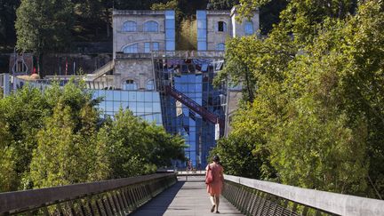 La Cité internationale de la bande dessinée et de l'image à Angoulême, rebaptisée le Vaisseau Moebius, a été concue à la fin des années 1980 par l'architecte Roland Castro. (BARRERE JEAN-MARC / HEMIS.FR / AFP)