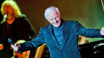 Charles Aznavour sur scène à Berlin le soir de ses 90 ans, le 22 mai 2014
 (Bernd Von Jutrczenka / Epa / MaxPPP)