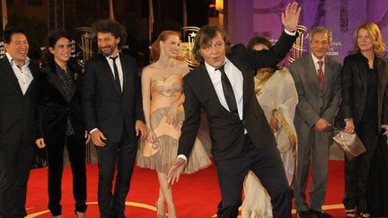 Emir Kusturica danse devant les membres du jury du 11e Festival international du film de Marrakech
 (VALERY HACHE/AFP)