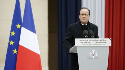 François Hollande le 27 novembre aux Invalides, pendant une cérémonie d'hommage national&nbsp;aux victimes des attentats du 13 novembre.&nbsp; (PHILIPPE WOJAZER / AFP)