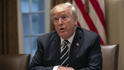 Donald Trump évoque sa rencontre avec Vladimir Poutine avant une réunion avec des membres du parti républicain, mardi 17 juillet 2018 à Washington (Etats-Unis). (NICHOLAS KAMM / AFP)