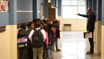 La rentrée des classes dans une école primaire de Corbeil-Essonnes (Essonne), le 4 septembre 2017. (CHRISTOPHE SIMON / AFP)