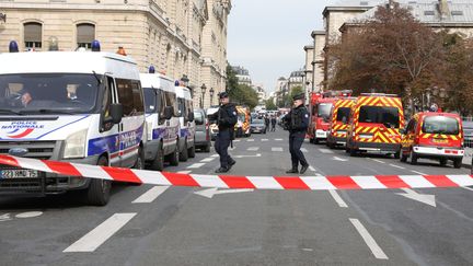 Près de la préfecture de police de Paris, le 3 octobre 2019. (MAXPPP)