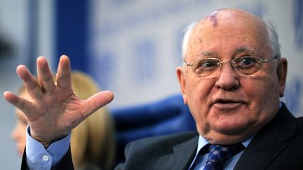 Le dernier dirigeant soviétique, Mikhail Gorbachev, s'exprime lors d'uneconférence de presse à Moscou, le 21 février 2011. (ANDREY SMIRNOV / AFP)