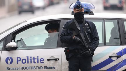&nbsp; (La police de Bruxelles mobilisée ce matin aux abords du centre commercial City 2 de Bruxelles en raison d'une alerte à la bombe  © MaxPPP)