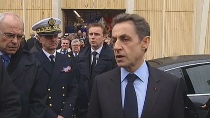 Nicolas Sarkozy &agrave;&nbsp;l'&eacute;cole navale de Lanv&eacute;oc-Poulmic (Finist&egrave;re) pour la pr&eacute;sentation de ses v&oelig;ux aux arm&eacute;es, le 3 janvier 2012. (FRANCE 2)