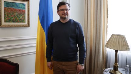 Le ministre des Affaires étrangères ukrainien, Dmytro Kouleba, le 23 mai 2022 à Kiev (Ukraine). (DOGUKAN KESKINKILIC / ANADOLU AGENCY / AFP)