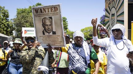 La manifestation du parti ANC, en Afrique du sud, devant l'ambassade d'Israël à Pretoria. (KIM LUDBROOK / MAXPPP)