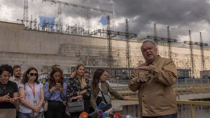 Le président d'Energoatom, Petro Kotin, lors d'une conférence de presse devant la centrale de Youjnooukraïnsk, dans la région de Mykolaïv (Ukraine), le 7 août 2023. (ROMAN PILIPEY / AFP)